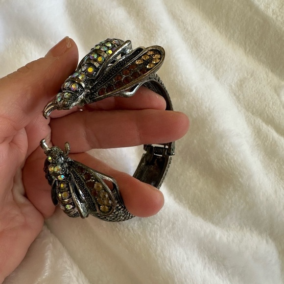 Crystal stones bracelet Bee insect bracelet bangle - Picture 5 of 6